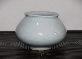 ①李朝初期白磁壺 1