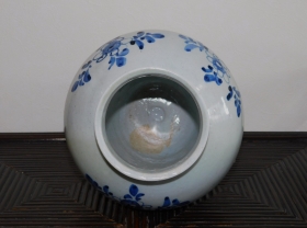 ④李朝後期分院染付立壺 3