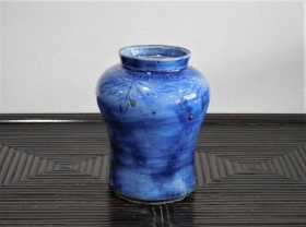 ③李朝瑠璃陰刻紋小立壺２