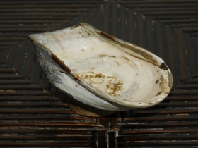 ①李朝鶏龍山編笠形盃２