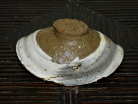 ①李朝鶏龍山編笠形盃５