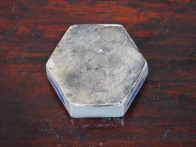 ①李朝染付雲紋六角水滴李朝後期３