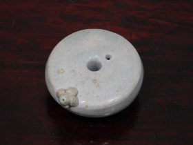 ⑤李朝白磁環形水滴李朝後期１