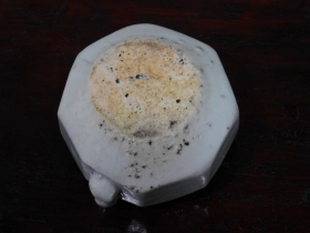 ⑦李朝白磁面取八角水滴３