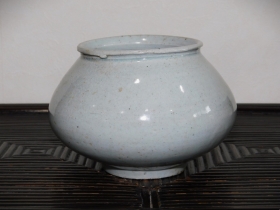 ①李朝初期白磁壺 2