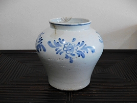 ⑤李朝染付花紋立壺小 2