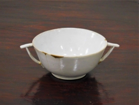 ⑪李朝白磁耳盃１