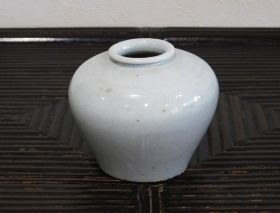 ⑥李朝初期白磁小壺 1