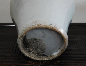 ④李朝後期分院染付立壺 4