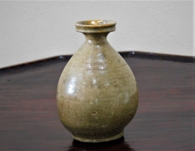 ②高麗青磁盤口徳利２