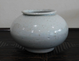 ⓶李朝初期白磁壺 2