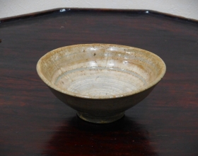 ③李朝刷毛目大振平盃１