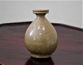 ②高麗青磁盤口徳利１