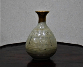 ⑦李朝三島白黒象嵌柳紋徳利１