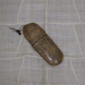 ⑤李朝鮫皮眼鏡入れ白２