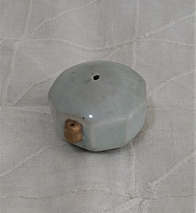 ③李朝白磁面取水滴１