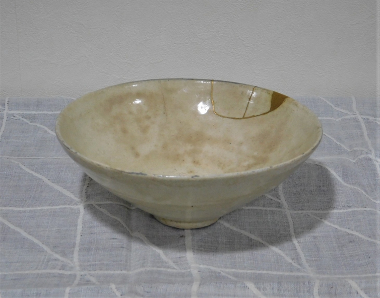 ①粉引茶碗１