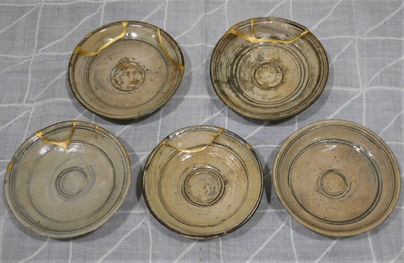 ②鶏龍山刷毛目皿5客１