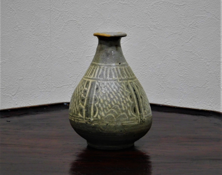 ⑥李朝三島白黒象嵌徳利１