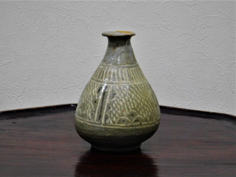 ⑥李朝三島白黒象嵌徳利２