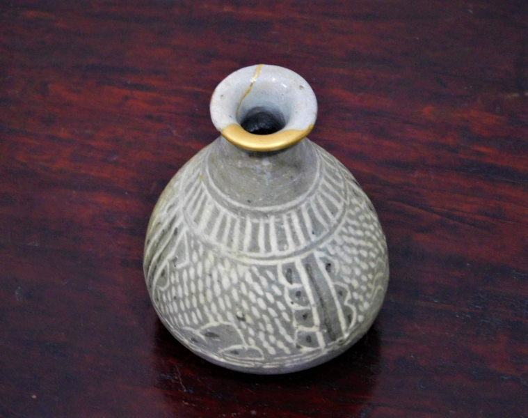 ⑥李朝三島白黒象嵌徳利３