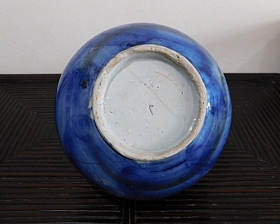 ①瑠璃釉陰刻紋壺 3
